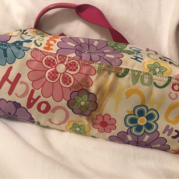 Coach handbag perfect for spring - Picture 13 of 16